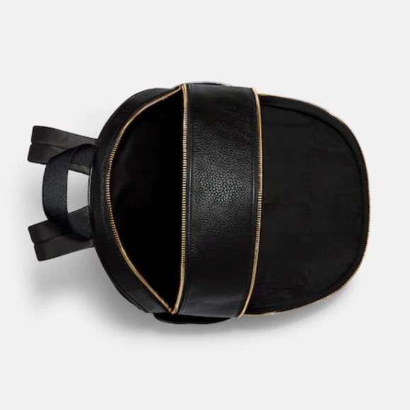 New with tags! Refined pebble leather
13" (L) x 15 1/4" (H) x 5" (W) - Picture 3 of 4